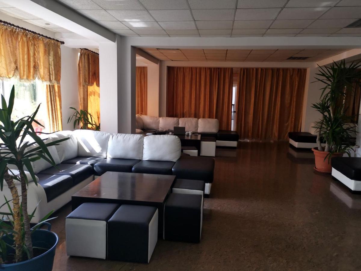 Hotel Dinastia Piteşti Exterior foto